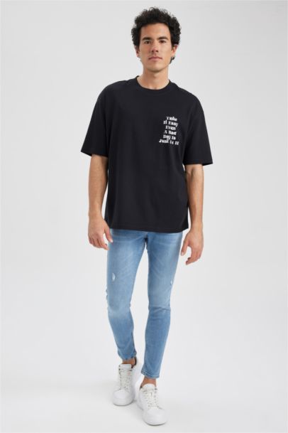 Футболка оверсайз с круглым вырезом и принтом