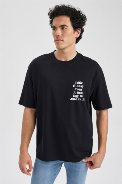 Футболка оверсайз с круглым вырезом и принтом