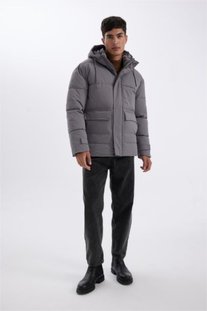 Slim Fit Dar Kesim Astarlı Kapüşonlu Fermuarlı Çift Cepli Kışlık Şişme Mont