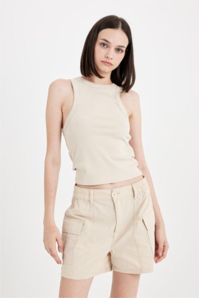 شورت بقصة عادية بخصر عادي