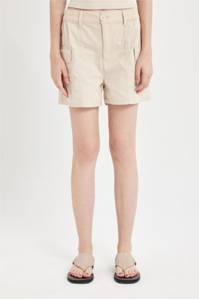 شورت بقصة عادية بخصر عادي