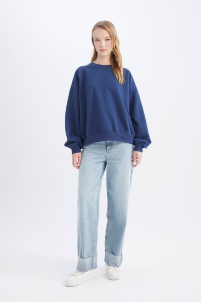 سويت شيرت واسع برقبة مستديرة