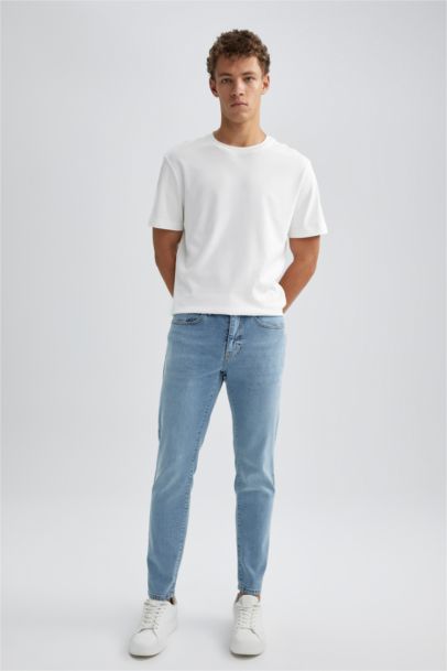 Slim Tapered Fit Narrow Fit Normal Waist Tapered Leg Jeans