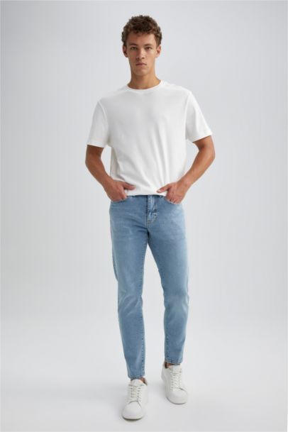 Slim Tapered Fit Narrow Fit Normal Waist Tapered Leg Jeans