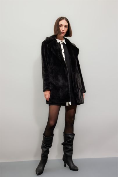 Плюшевое пальто оверсайз свободного кроя