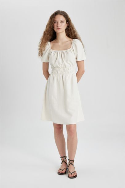 Robe Tissée À Manches Courtes en Lin Col Carré