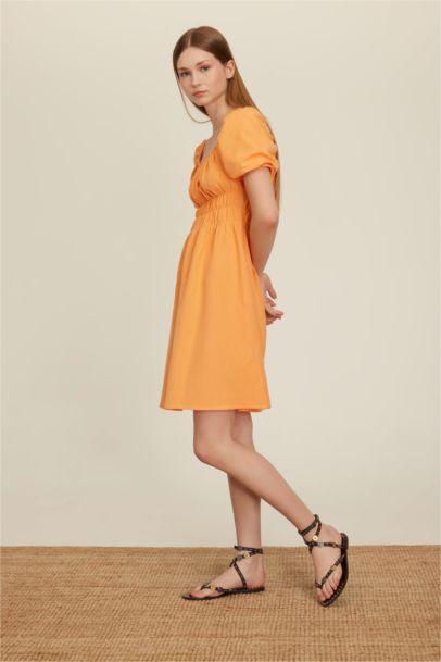 فستان قصير كتان بياخة مربعة