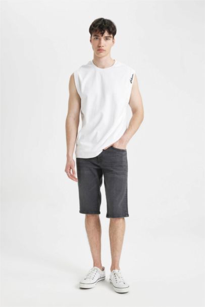 شورت جينز قصة عادية