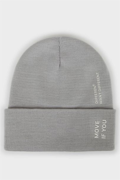 Мужская трикотажная шапка с принтом