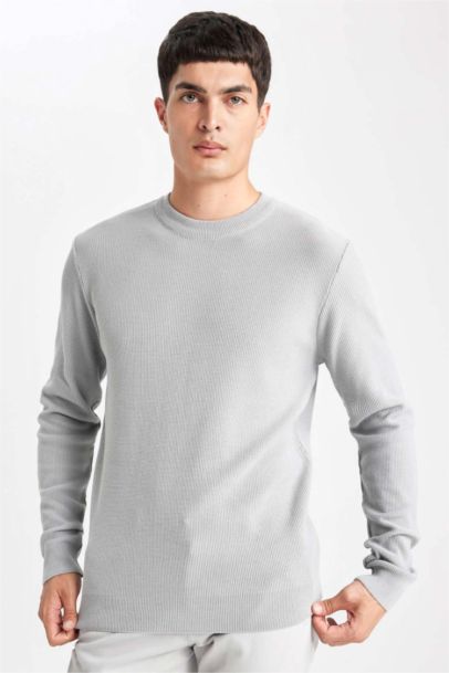 Standard Fit Crew Neck Knitted Pullover