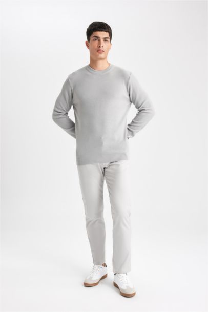 Standard Fit Crew Neck Knitted Pullover