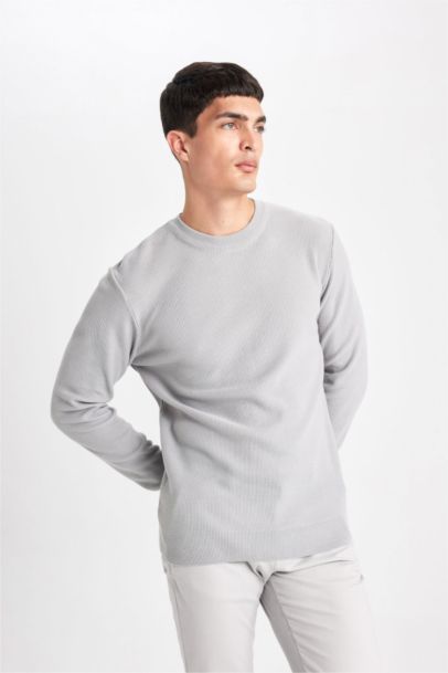 Standard Fit Crew Neck Knitted Pullover