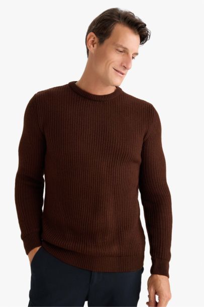 بلوز تريكو قصة عادية بياقة مستديرة