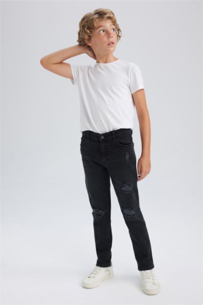 بنطلون جينز سليم فيت اولادي برجل ضيقة ممزق