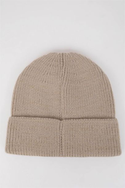 Kadın Dokuma Etiketli Bere