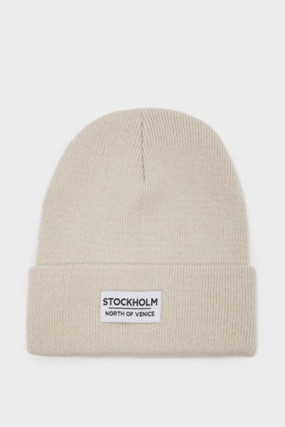 Woman Woven Label Beanie