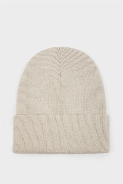 Woman Woven Label Beanie