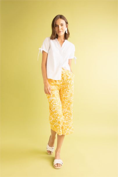 Wide Leg Floral Pattern Linen Look Capri