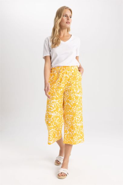 Wide Leg Floral Pattern Linen Look Capri