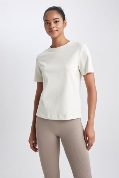 تيشيرت رياضي قصة عادية برقبة مستديرة من DefactoFit