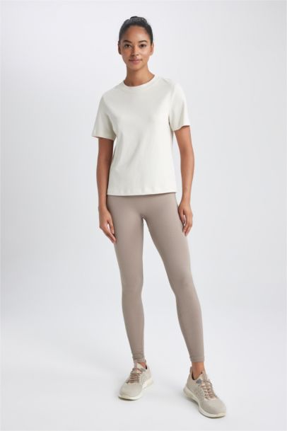 تيشيرت رياضي قصة عادية برقبة مستديرة من DefactoFit