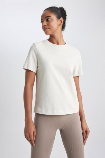 تيشيرت رياضي قصة عادية برقبة مستديرة من DefactoFit