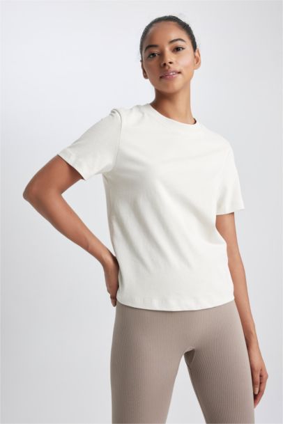 تيشيرت رياضي قصة عادية برقبة مستديرة من DefactoFit