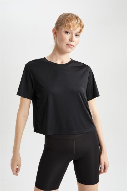 تيشيرت نص كم قصة فضفاضة برقبة مستديرة