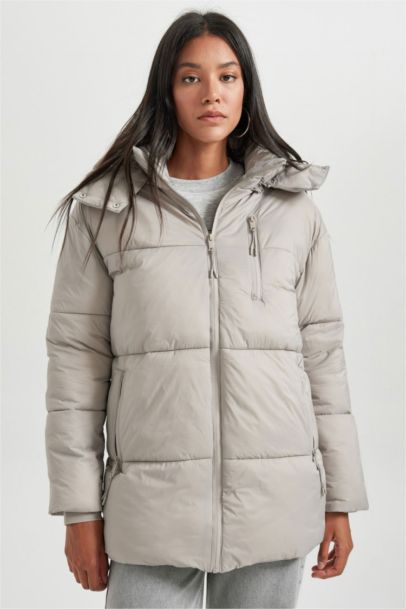 قمصلة نفخ قصة مريحة بغطاء للرأس مقاوم للماء