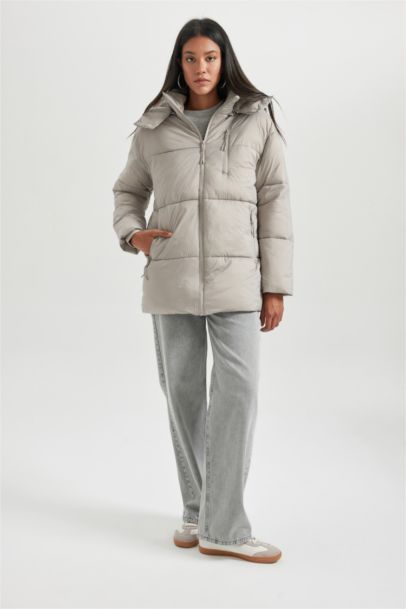 قمصلة نفخ قصة مريحة بغطاء للرأس مقاوم للماء