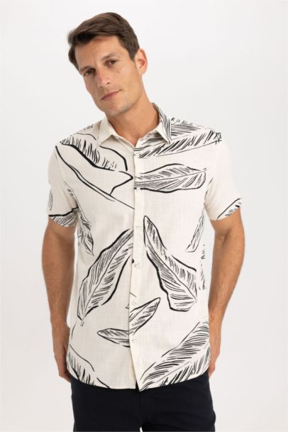 Regular Fit Polo Collar Woven Printed Short Sleeve Shirt