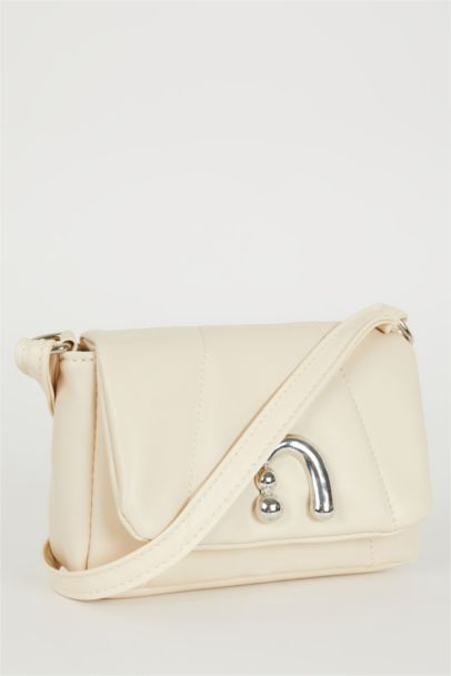 Kadın Toka Detaylı Suni Deri Çapraz Çanta