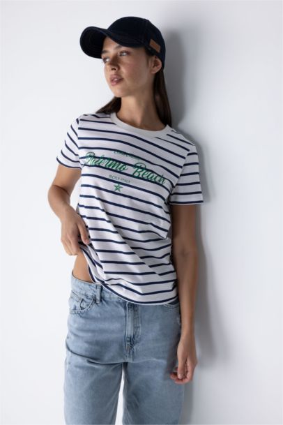 تي شيرت قطن بطباعة شعار قصة عادية