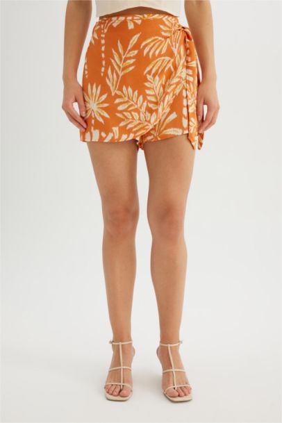 شورت فيسكوز برجل واسع وخصر عالي