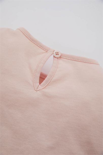 تي شيرت بناتي بطباعة ممتعة وقصة عادية