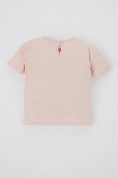 تي شيرت بناتي بطباعة ممتعة وقصة عادية