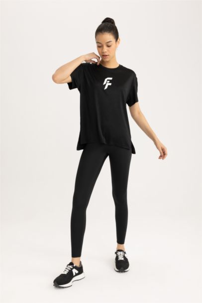 T-Shirt de sport à manches courtes et col rond Coupe Standard