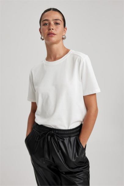 تي شيرت قطن قصة عادية بياقة مستديرة