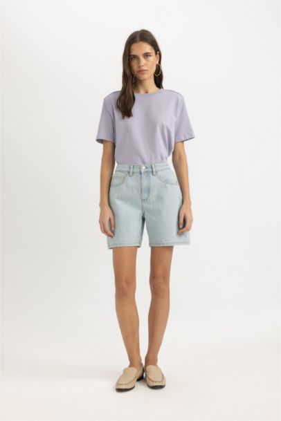 تيشيرت نص كم سامبل برقبة مستديرة وقصة عادية