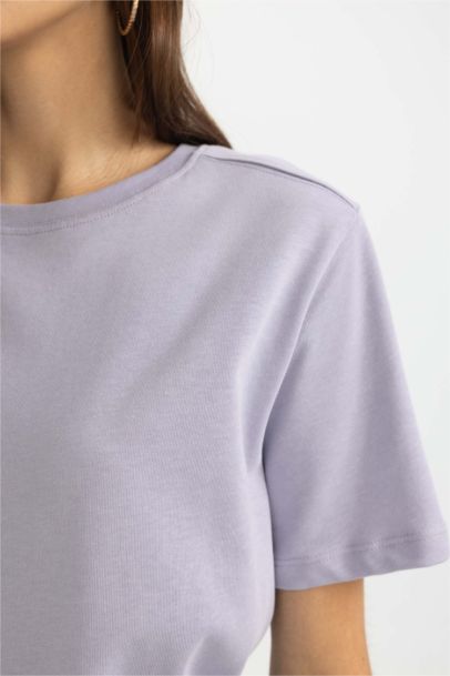 تيشيرت نص كم سامبل برقبة مستديرة وقصة عادية