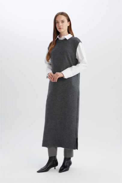 Regular Fit Crew Neck Long Knitted Vest