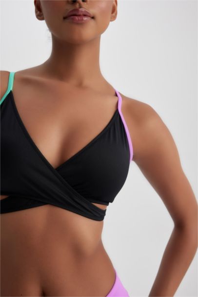 توب بكيني بقصة عادية من Fall In Love