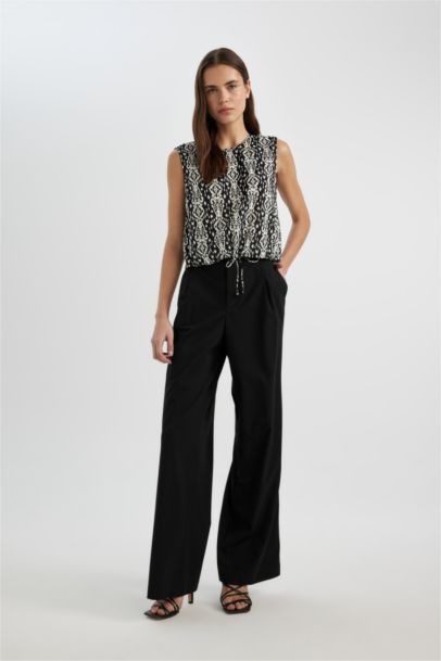 Round Neck Voile Sleeveless Crop Blouse