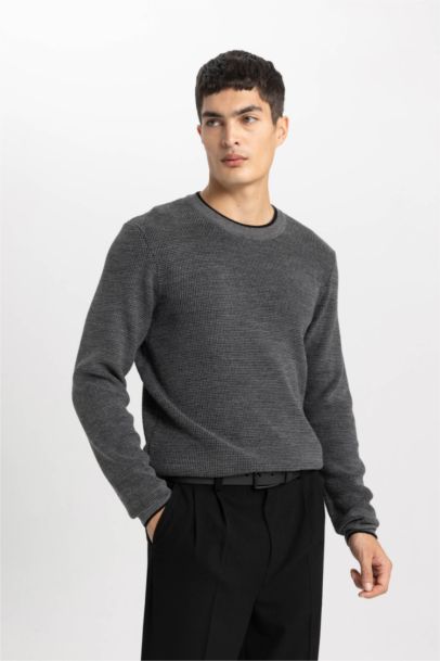 Standard Fit Crew Neck Pullover