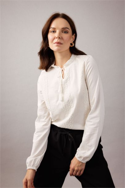 تي شيرت كم طويل قصة عادية برقبة مستديرة