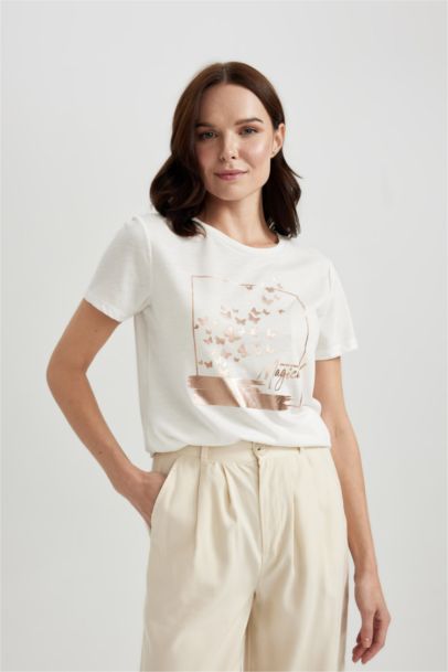 تي شيرت قصة عادية برقبة مستديرة