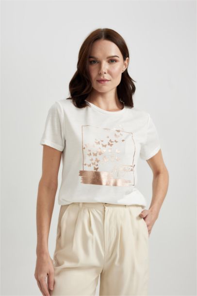 تي شيرت قصة عادية برقبة مستديرة