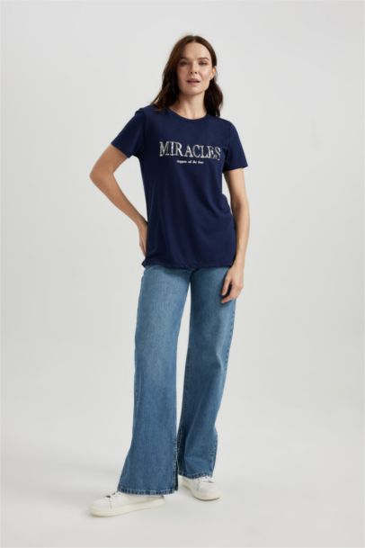 تي شيرت نص كم قصة مريحة برقبة مستديرة