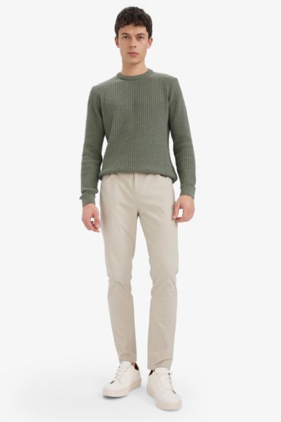 Pantalon slim fuselé avec poches