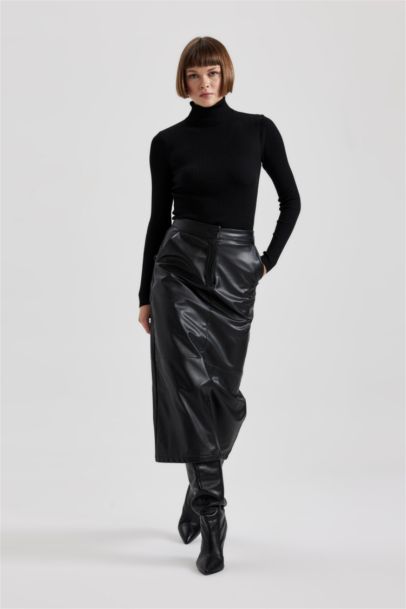 بلوفر سليم فيت بياقة مدورة